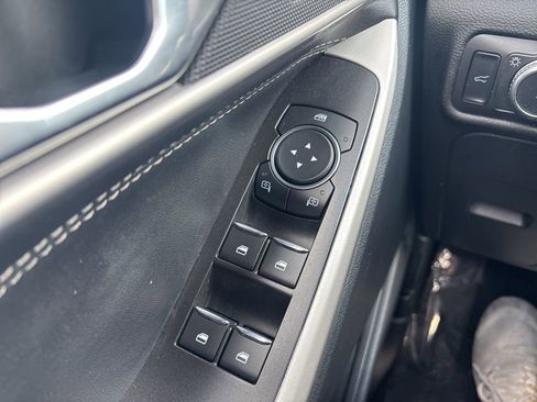 Used 2022 Ford Explorer XLT w/ Equipment Group 202A image 20