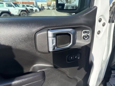 Used 2024 Jeep Gladiator Mojave w/ Convenience Group AWD/4WD image 14