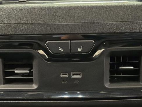 Used 2023 GMC Sierra 1500 AT4 w/ AT4 Premium Package AWD/4WD image 36