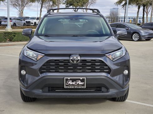 Used 2020 Toyota RAV4 XLE image 9