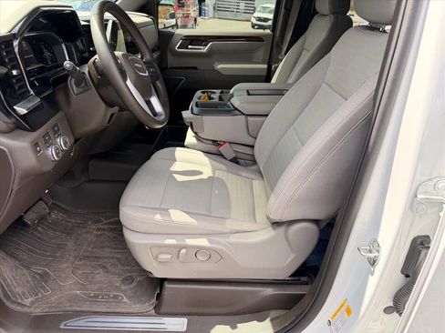 Used 2025 GMC Sierra 1500 SLE image 7