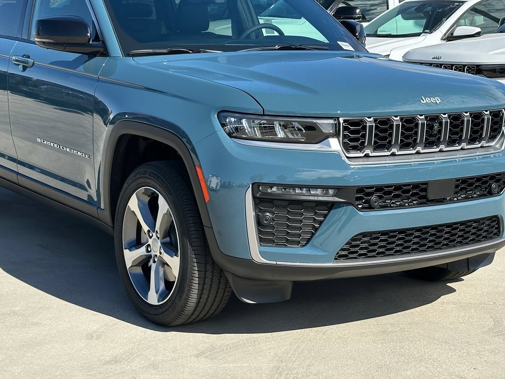 New 2026 Jeep Grand Cherokee L Limited w/ Luxury Tech Group II AWD/4WD image 11