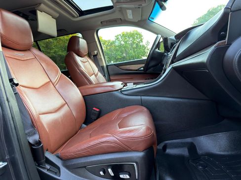 Used 2016 Cadillac Escalade ESV Luxury AWD/4WD image 16