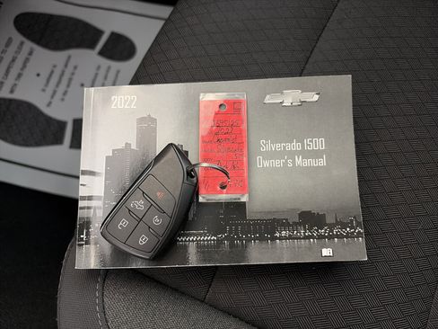 Used 2022 Chevrolet Silverado 1500 LT image 34