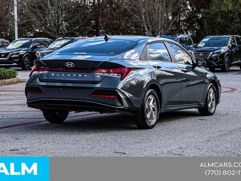 Used 2025 Hyundai Elantra SE FWD image 7