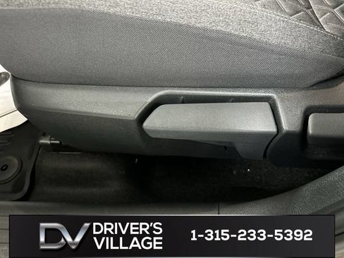 Used 2025 Nissan Kicks SV AWD/4WD image 10