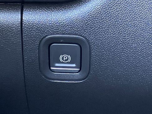 Used 2024 Chevrolet Silverado 3500 W/T image 21