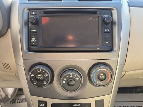 Used 2013 Toyota Corolla LE image 24