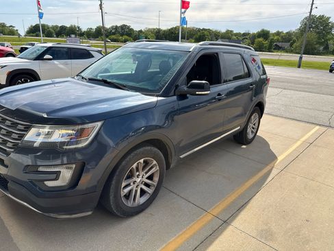 Used 2016 Ford Explorer XLT w/ Equipment Group 202A FWD image 1