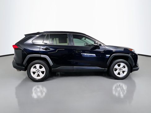 Used 2021 Toyota RAV4 XLE w/ Convenience Package FWD image 3