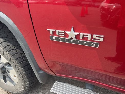 Used 2021 Chevrolet Silverado 2500 LT w/ Texas Edition image 14