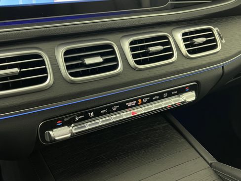 Used 2025 Mercedes-Benz GLE 450 4MATIC image 32