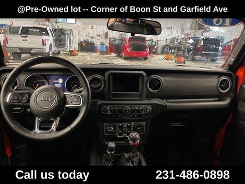 Used 2018 Jeep Wrangler Unlimited Sahara AWD/4WD image 18