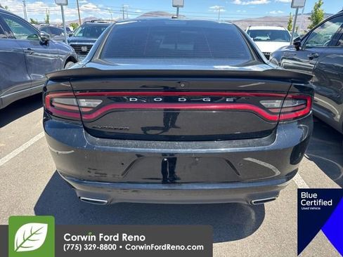 Used 2018 Dodge Charger SXT w/ Blacktop Package RWD image 5
