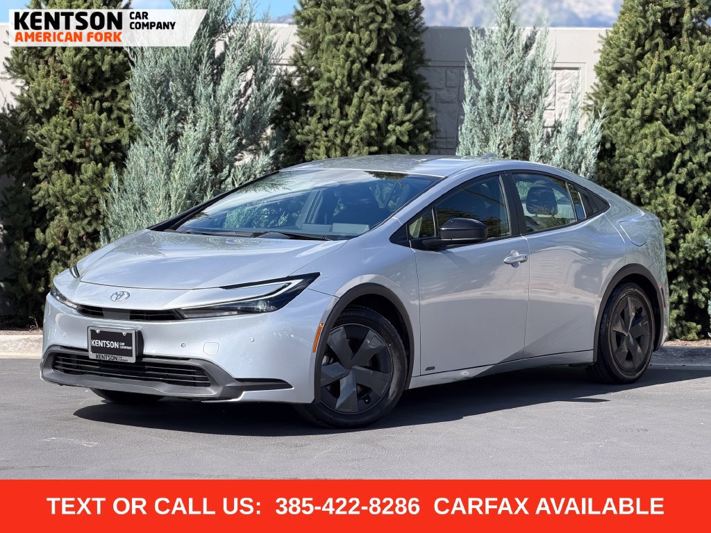 Used 2025 Toyota Prius LE AWD/4WD image 1