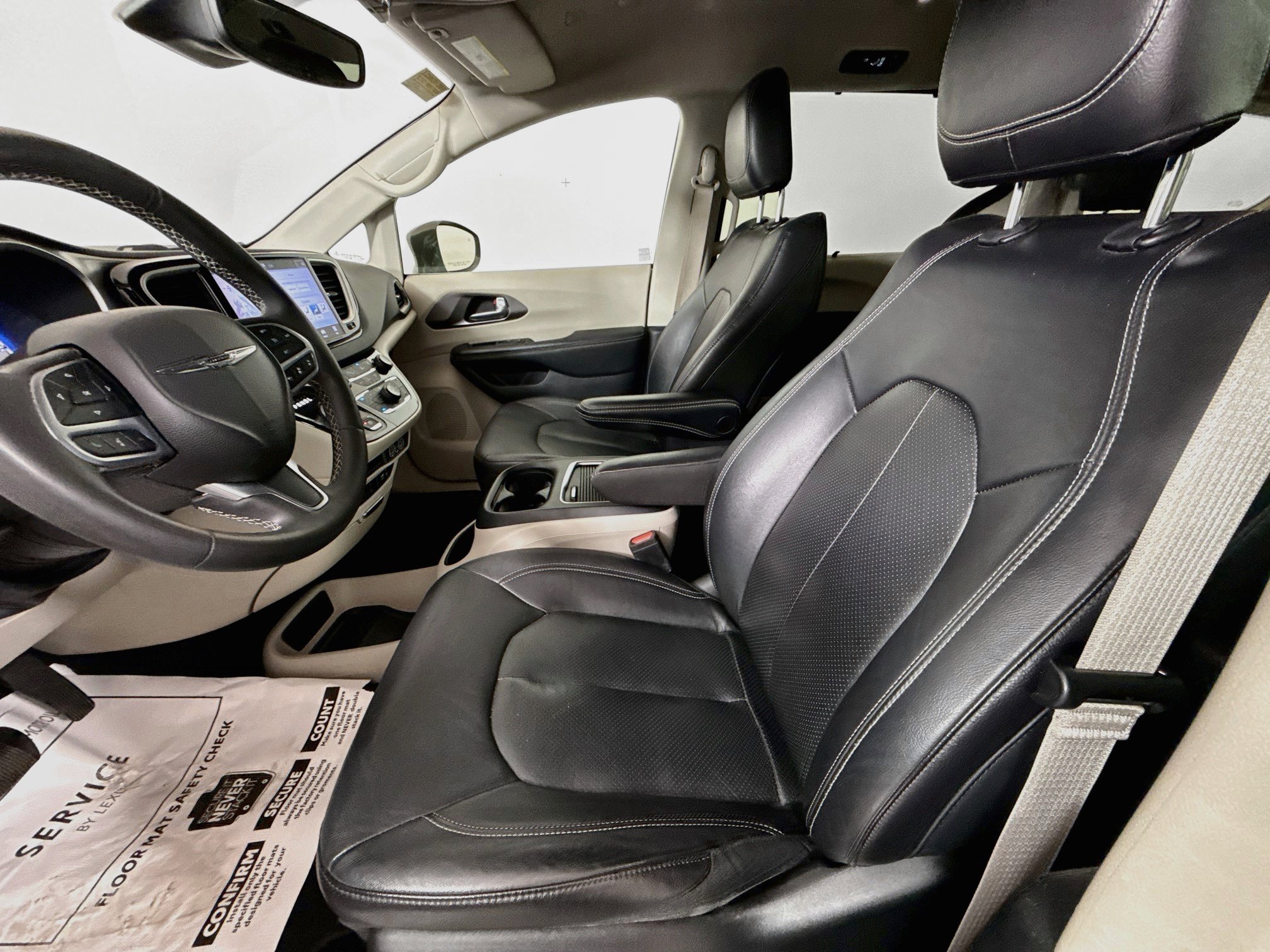 Used 2022 Chrysler Pacifica Touring-L FWD image 11