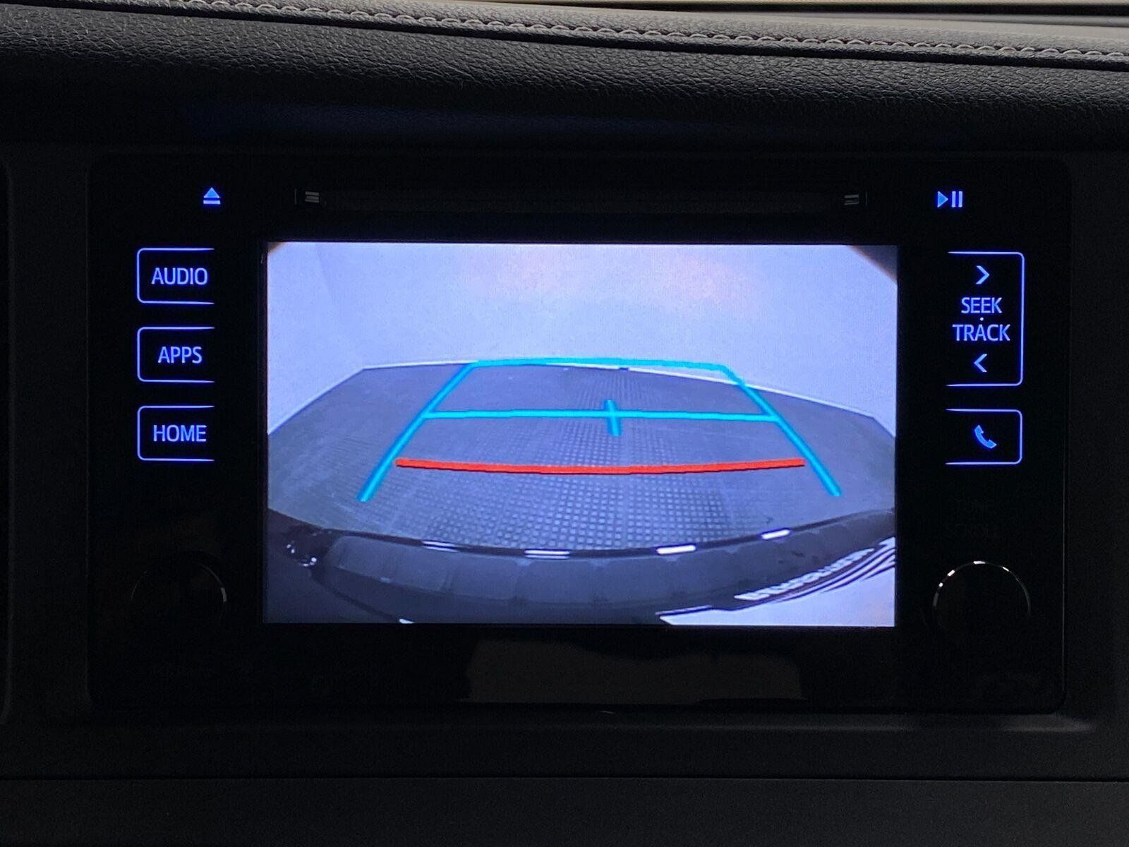 Used 2016 Toyota Sienna XLE FWD image 24