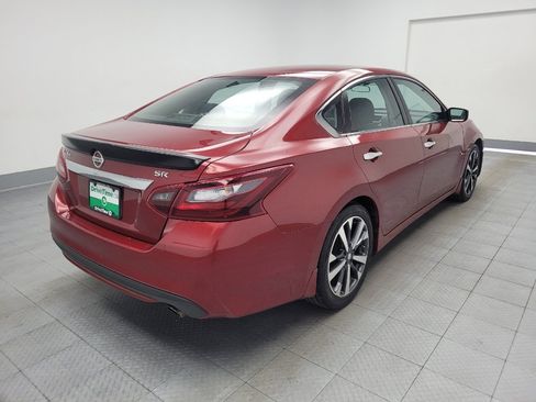 Used 2017 Nissan Altima 2.5 SR w/ Interior Lighting Package FWD image 9