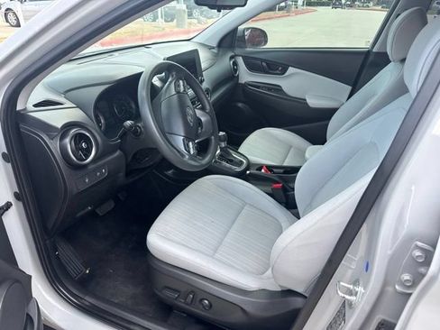 Used 2023 Hyundai Kona SEL FWD image 9