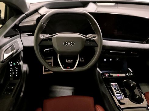 Used 2025 Audi S6 e-tron Prestige w/ 21" Black Optic Package image 5