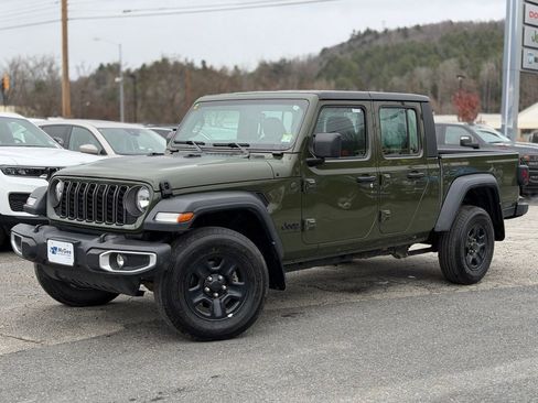 Used 2024 Jeep Gladiator Sport image 1