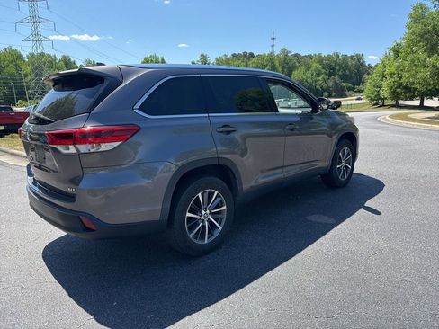 Used 2019 Toyota Highlander XLE image 5