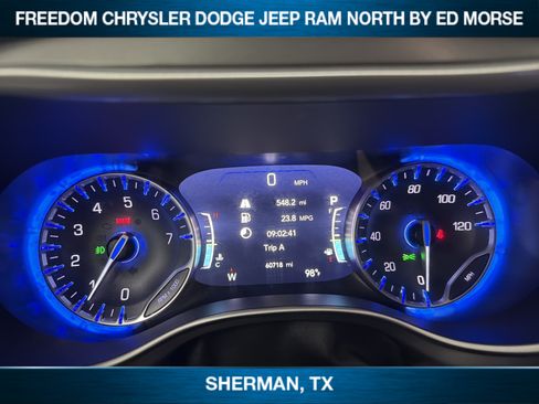 Used 2023 Chrysler Pacifica Touring-L FWD image 12