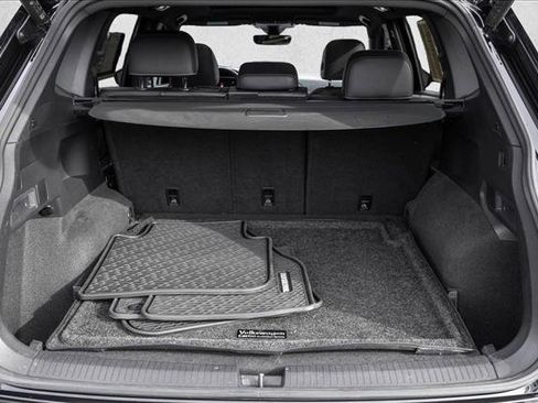 Used 2024 Volkswagen Tiguan SE R-Line image 22