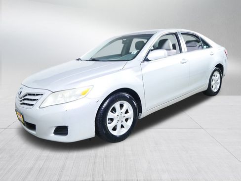 Used 2011 Toyota Camry LE image 3