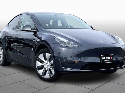Used 2024 Tesla Model Y Long Range image 3