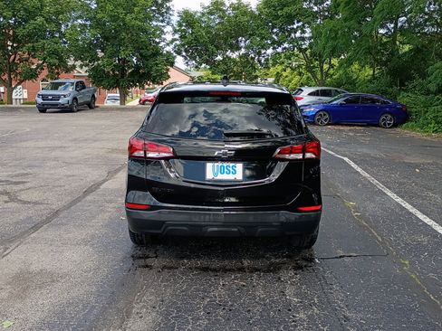 Used 2024 Chevrolet Equinox LS w/ LS Convenience Package FWD image 4