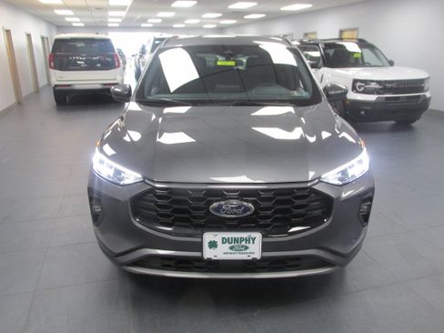 Used 2023 Ford Escape ST-Line Select AWD/4WD image 2