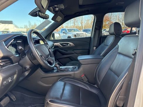 Used 2022 Chevrolet Traverse Premier w/ Redline Edition image 9