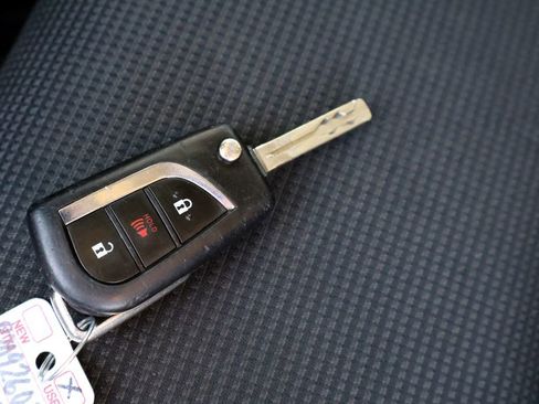 Used 2021 Toyota RAV4 LE FWD image 35
