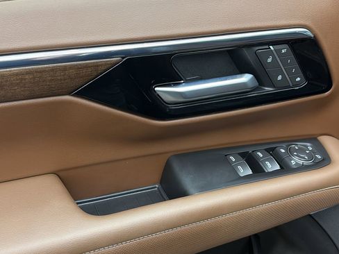 Used 2025 Chevrolet Tahoe High Country image 30