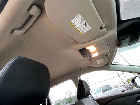 Used 2023 Nissan Rogue SV image 17