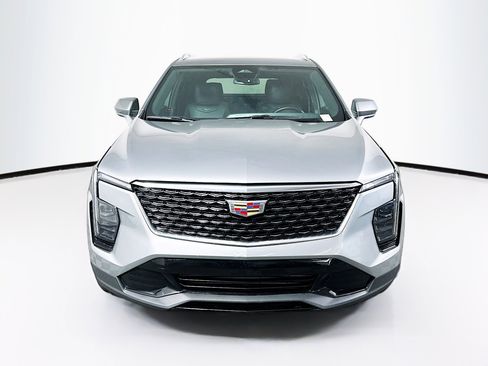 Used 2024 Cadillac XT4 Premium Luxury image 2