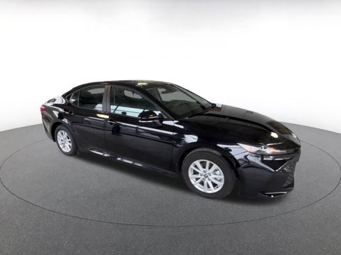 Used 2025 Toyota Camry LE image 2