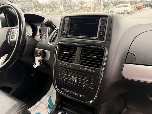 Used 2018 Dodge Grand Caravan GT image 17
