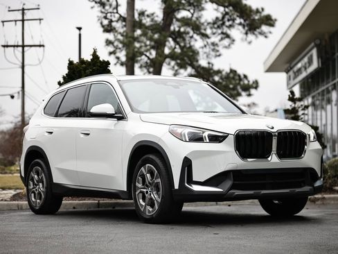 Used 2023 BMW X1 xDrive28i image 1