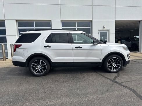 Used 2016 Ford Explorer Sport w/ Equipment Group 401A AWD/4WD image 3