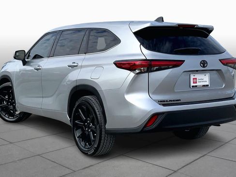 Used 2022 Toyota Highlander L image 11