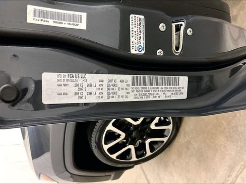 Used 2018 Jeep Compass Limited AWD/4WD image 19