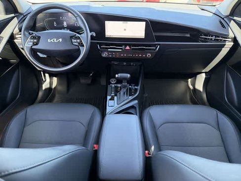 Used 2023 Kia Niro EX image 12