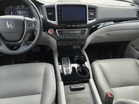 Used 2017 Honda Pilot Touring image 17