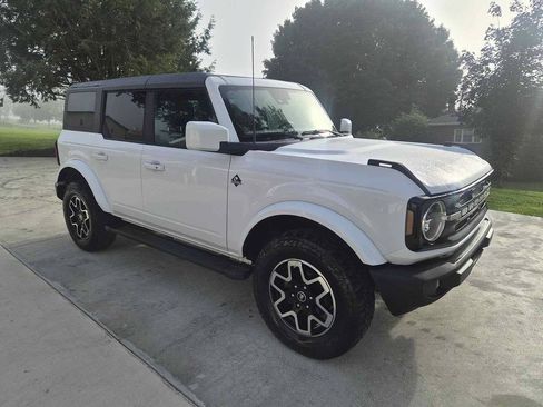 Used 2023 Ford Bronco Outer Banks AWD/4WD image 3
