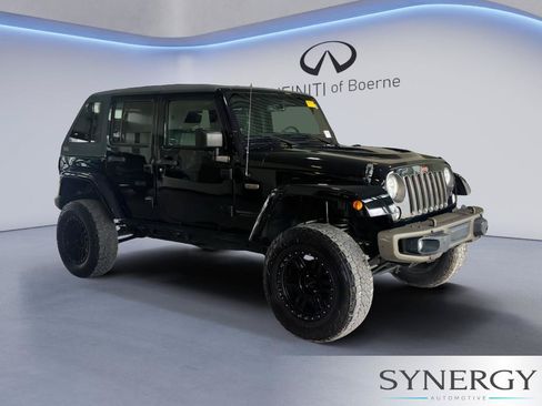 Used 2017 Jeep Wrangler Unlimited Sahara AWD/4WD image 3