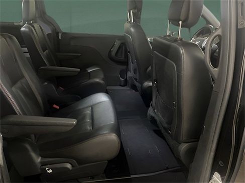 Used 2017 Dodge Grand Caravan GT image 29