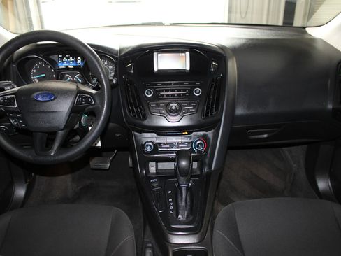 Used 2018 Ford Focus SE FWD image 12