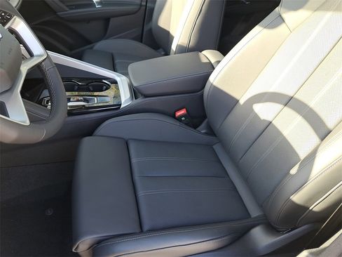 New 2025 Audi Q5 Premium Plus image 18